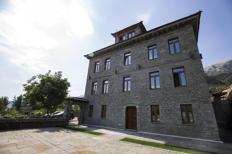 Villa Permet Bagian luar foto